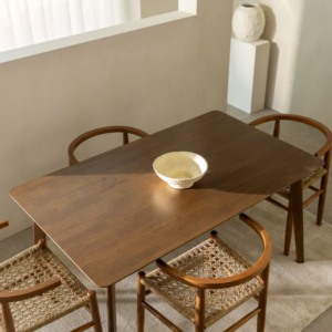 Mesa de comedor rectangular en madera