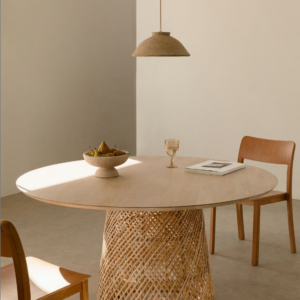 Mesa comedor redonda en madera de mango y ratán